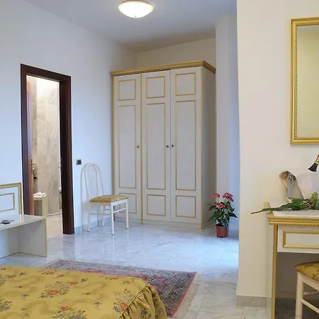 Ξενοδοχείο Alexander Palace 4*